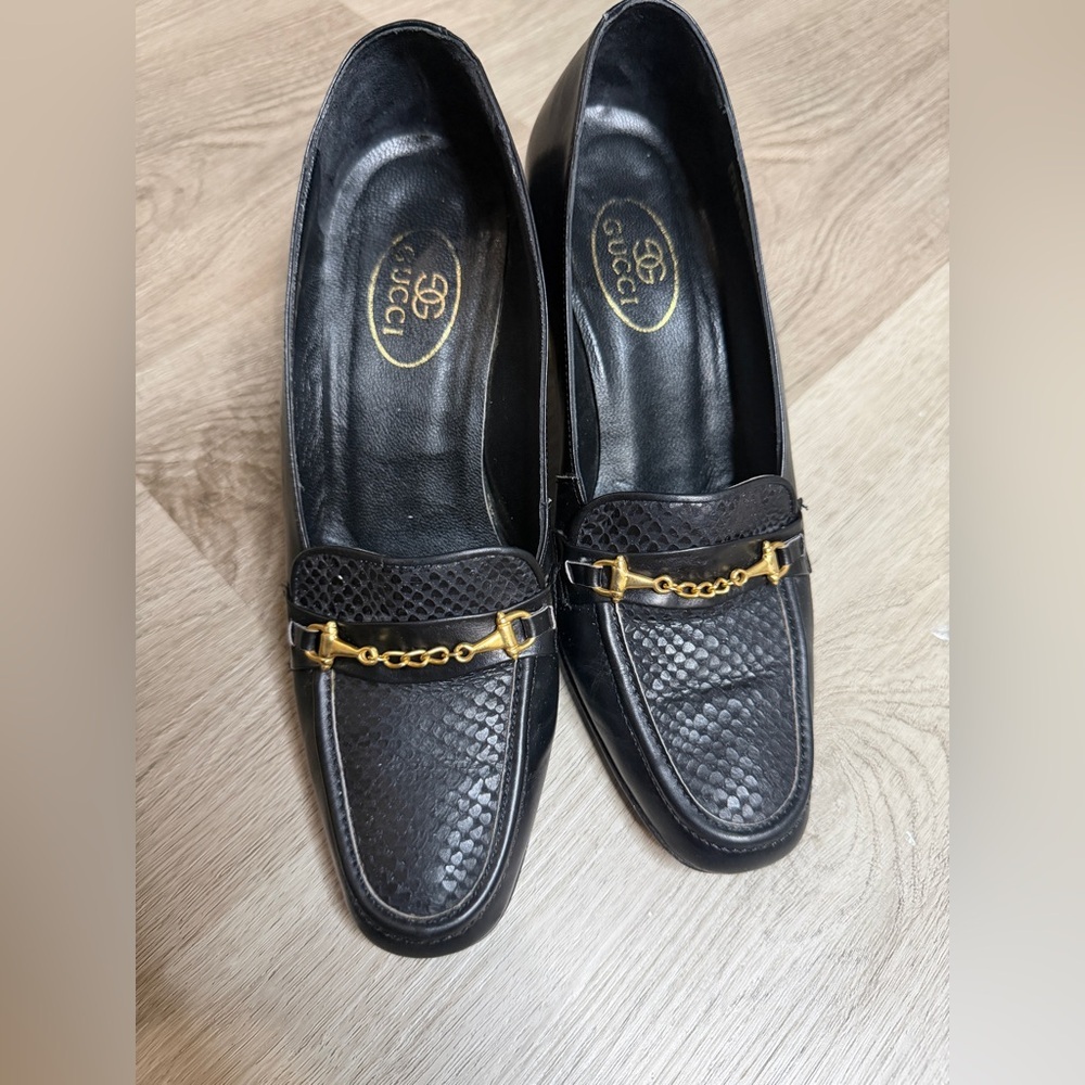 Gucci Black Leather Loafers with Gold Horsebit Chain - Picture 1 of 9